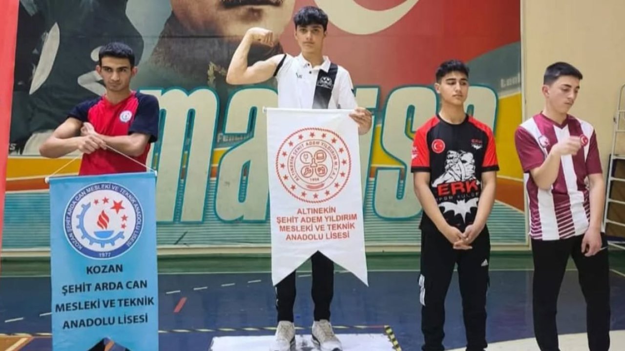 Mehmet Baki Bağcı’dan bilek güreşinde çifte başarı!