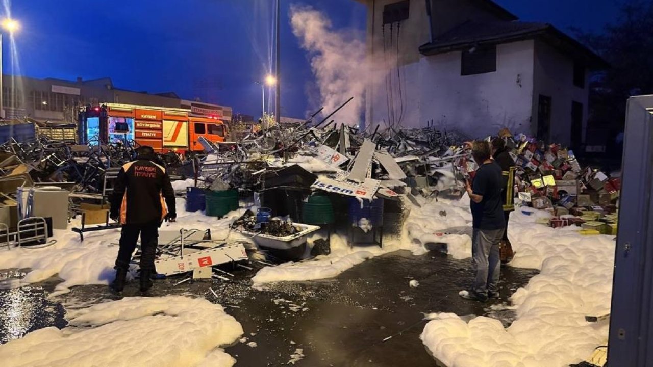 Kayseri’de yıldırım düşmesi sonucu yangın çıktı