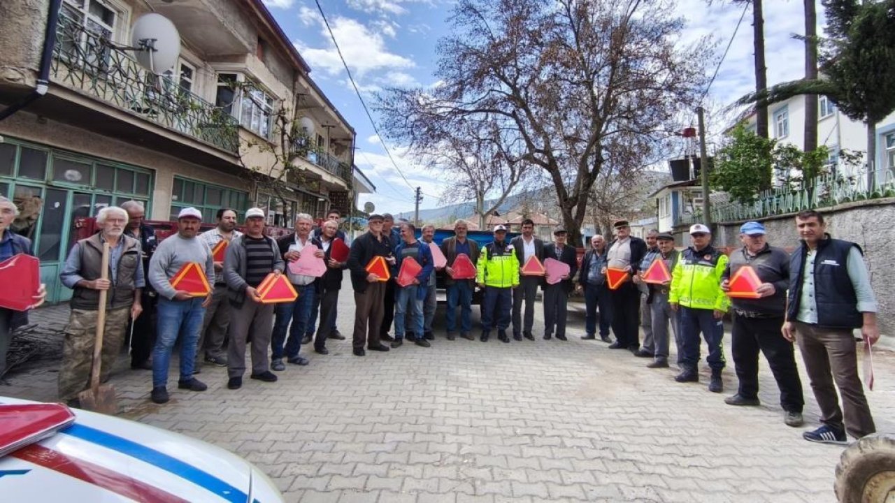 Römorklara reflektör taktılar: Konya'da traktör kazalarının önleme çalışması