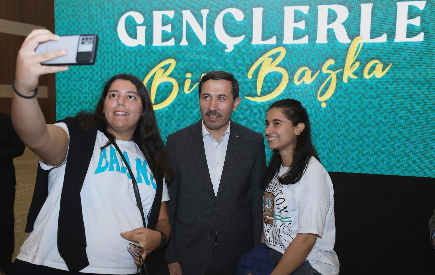 Karatay Belediyesi ve Karatay Kent Konseyi  Üniversite Öğrencilerine Konya Pilavı İkram Etti