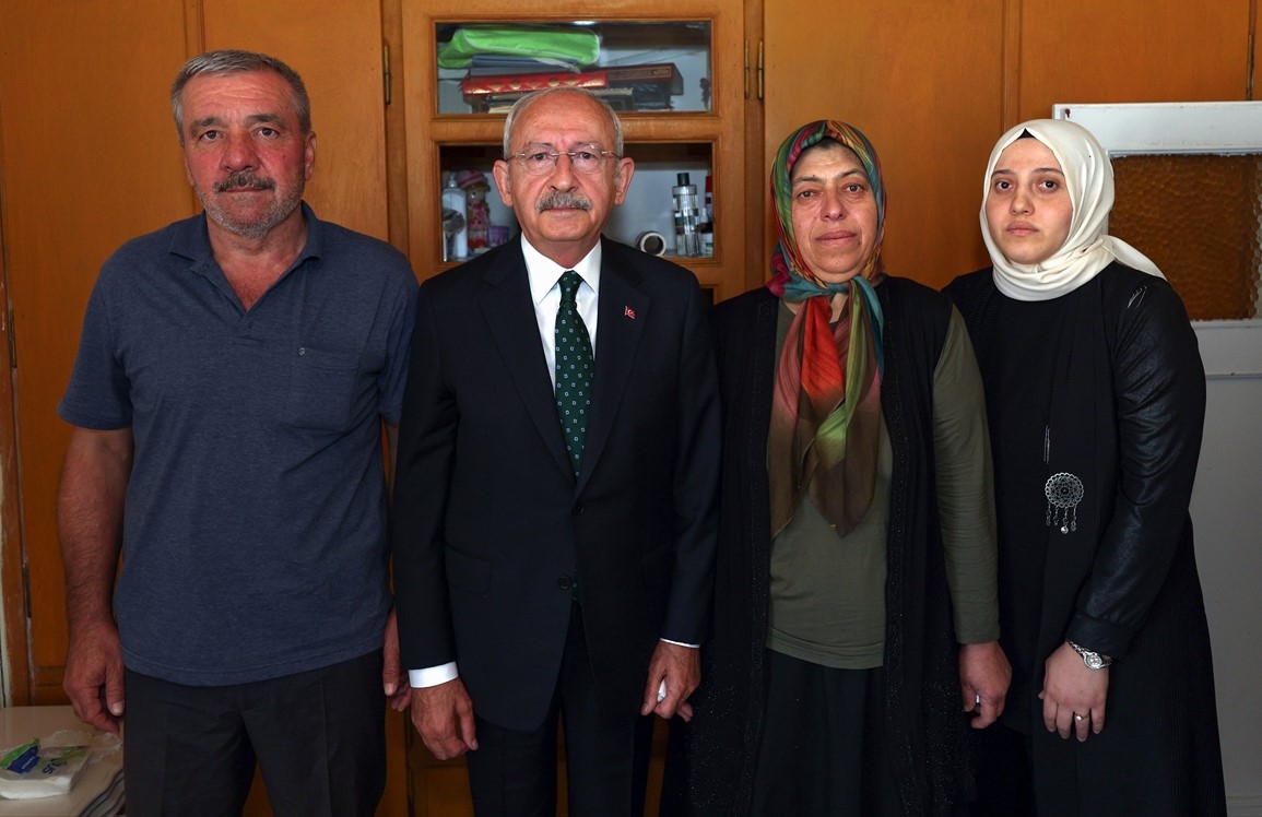 CHP Genel Başkanı Kılıçdaroğlu Fethi Şahin'in ailesini ziyaret Etti