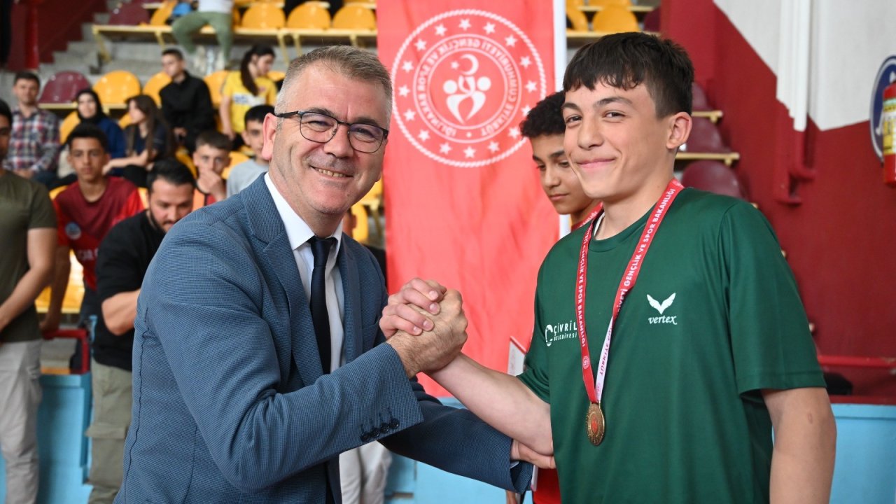 15 ilden 413 sporcu katılıyor: Seydişehir'de bilek güreşi müsabakaları başladı
