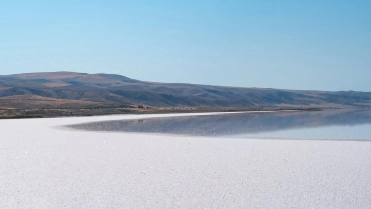 Tuz Gölü: Konya’nın Beyaz Hazinesi Türkiye Ekonomisine Katkı Sağlıyor!