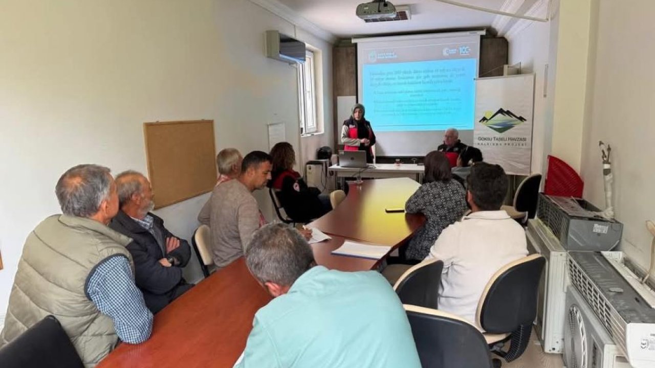 Konya'da çiftçiler örtü altı yetiştiricilik, hastalık-zararlılar ve mücadele hakkında bilgilendirildi