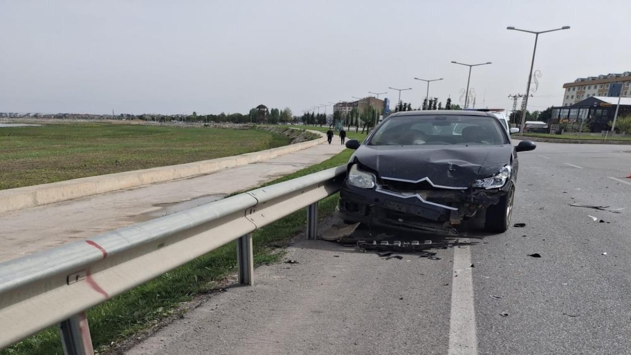 Beyşehir'de kaza! Otomobiller çarpıştı: 2 yaralı