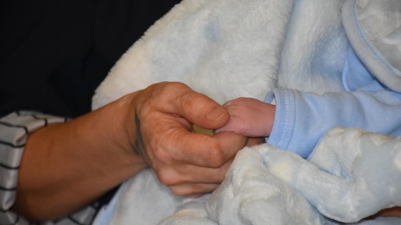 İlk doğan çocuklar daha zeki olabilir: Bilim insanlarından dikkat çeken araştırma
