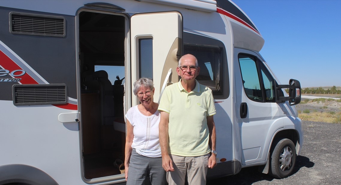 Hollandalı turistler Meke Gölü'nde mola verdi