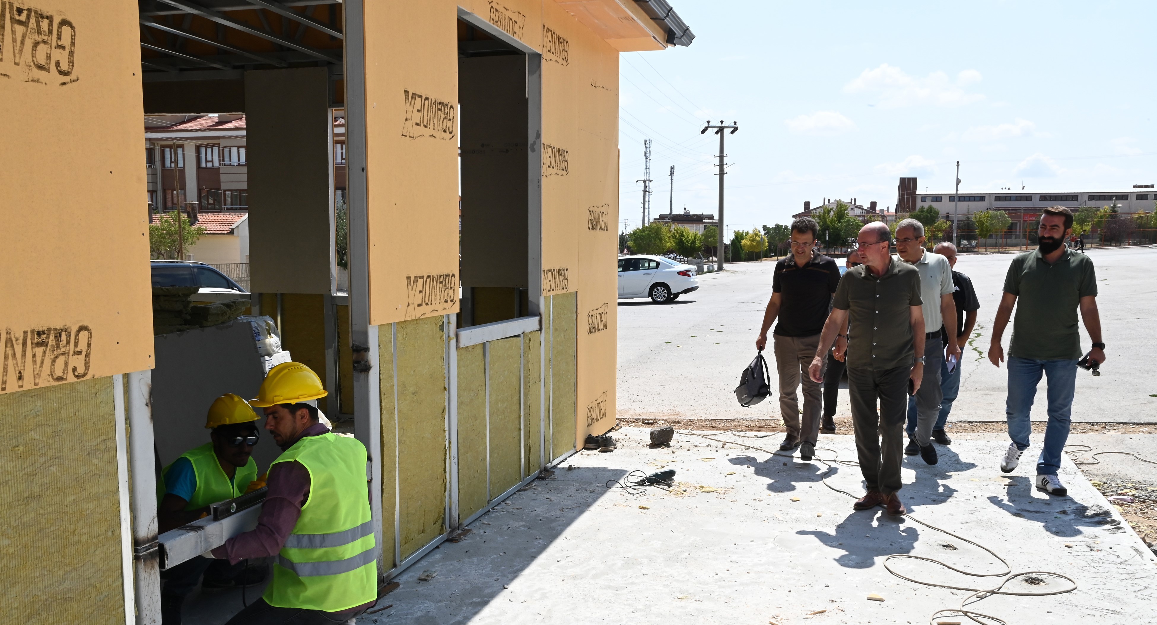 Selahaddin Eyyubi Mahallesi  Emekli Lokaline Kavuşuyor