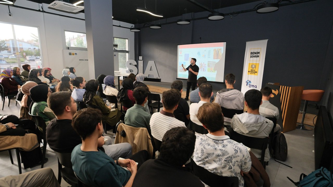 Konya'da “Bir Nedenin Varsa Yolun Vardır” söyleşisi düzenlendi