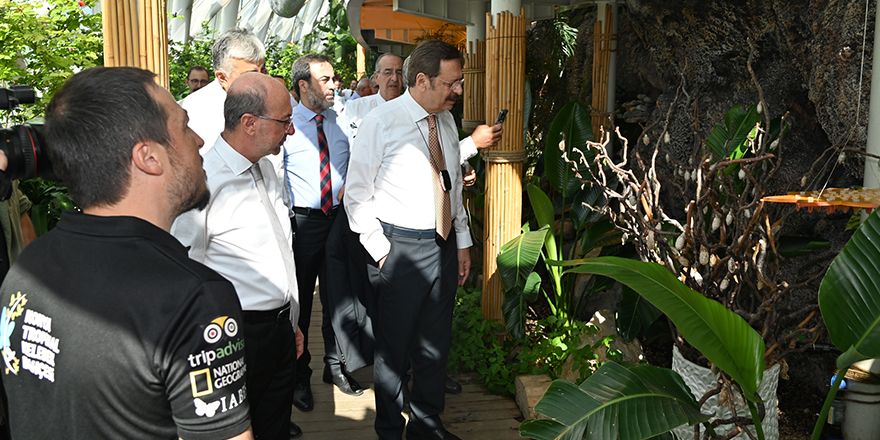 Hisarcıklıoğlu’ndan Tropikal Kelebek Bahçesi’ne Ziyaret