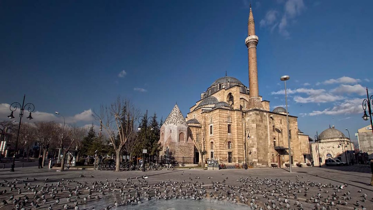 Konya'nın Tarihi İncisi: Şerafettin Camii'nin Mimari ve Tarihî Özellikleri!