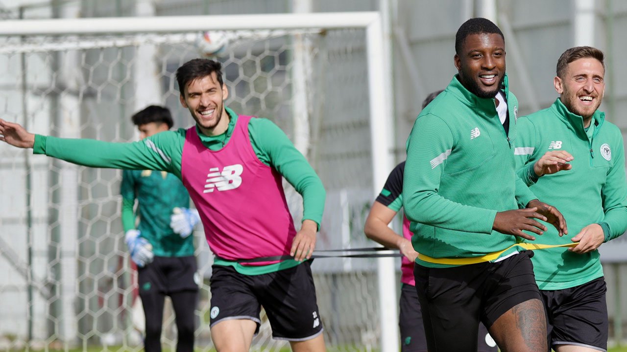 Konyaspor'da oyunculara izin verildi
