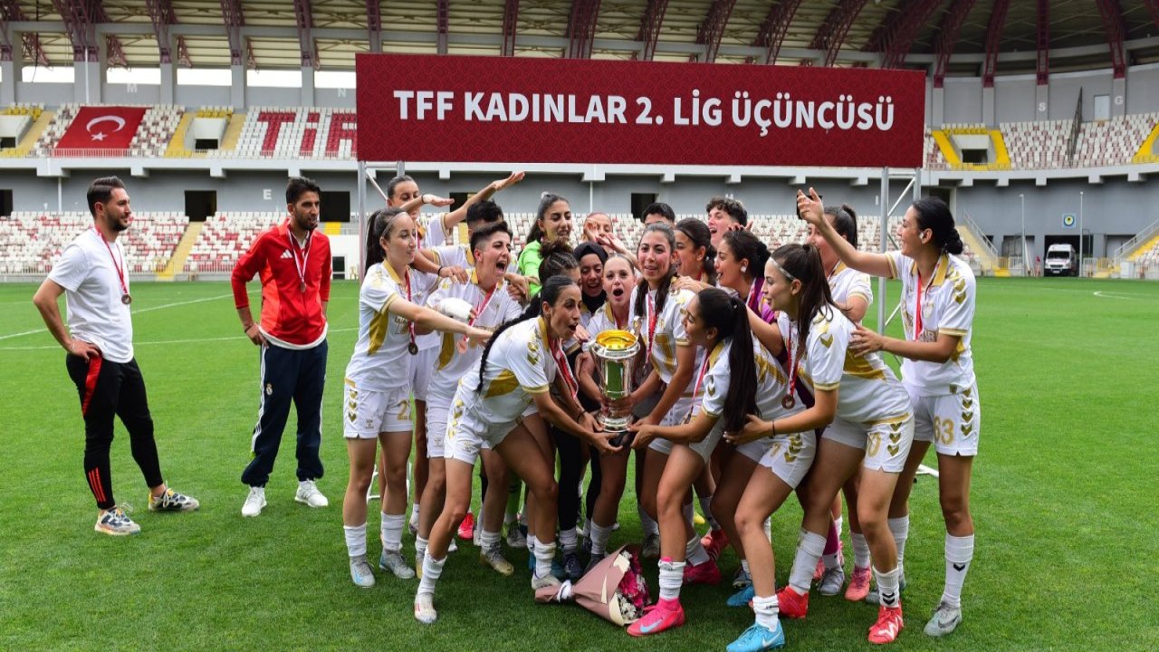 Konya'yı gururlandırdılar! Genç Ülkümspor'dan büyük başarı: 1. Lig'e yükseldi