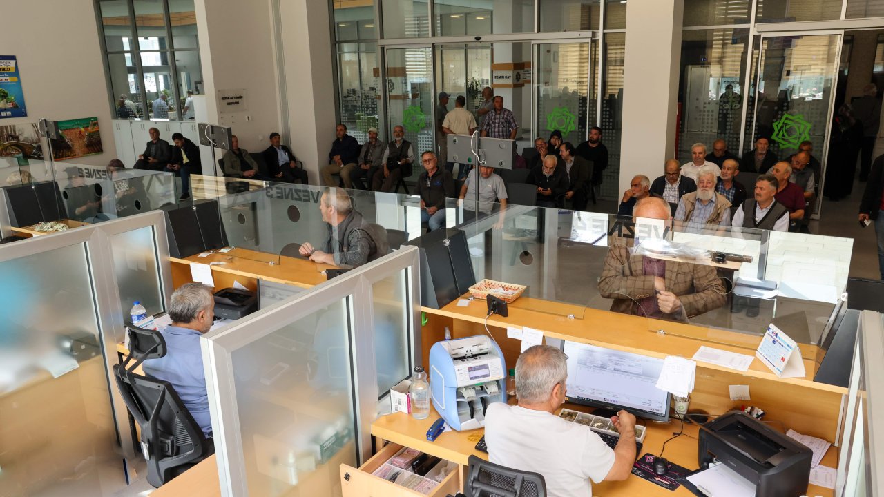 Vatandaş daha rahat etsin diye.. Meram'da vezneler öğle tatilinde de hizmet verecek!