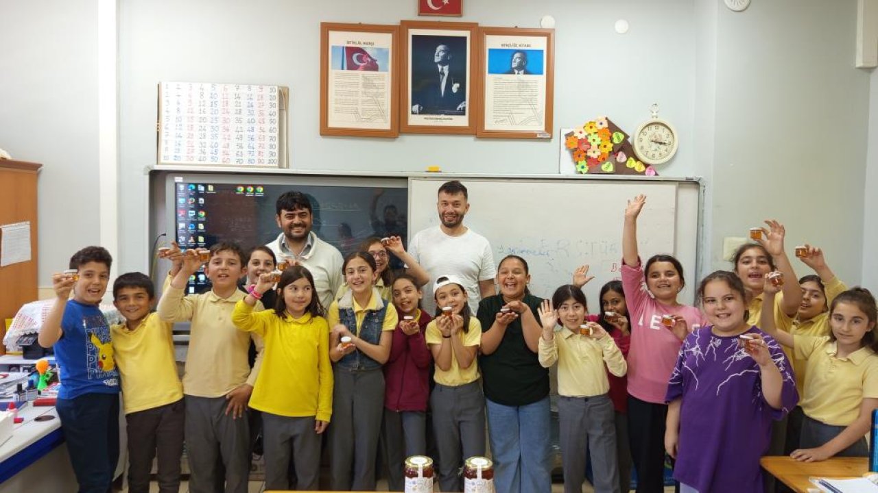 Konya'da Dünya Arı Günü'nde öğrencilere arılar anlatıldı, bal dağıtıldı