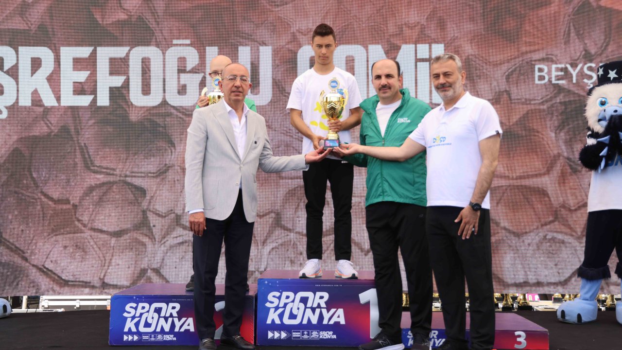 Konya Yarı Maratonu'na DOSD Meramlı Muhammed Eren damga vurdu