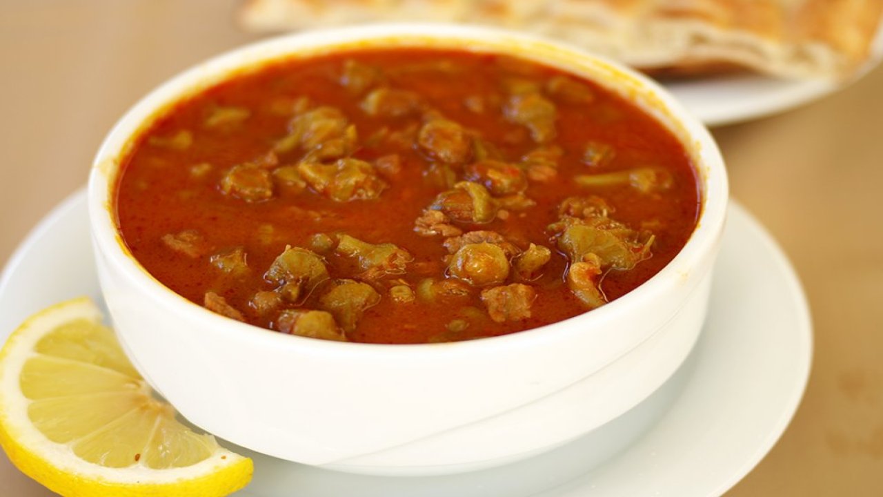 Konya’nın Düğünlerin Vazgeçilmezi: Bamya Çorbası Hem Lezzet Hem Şifa Sunuyor