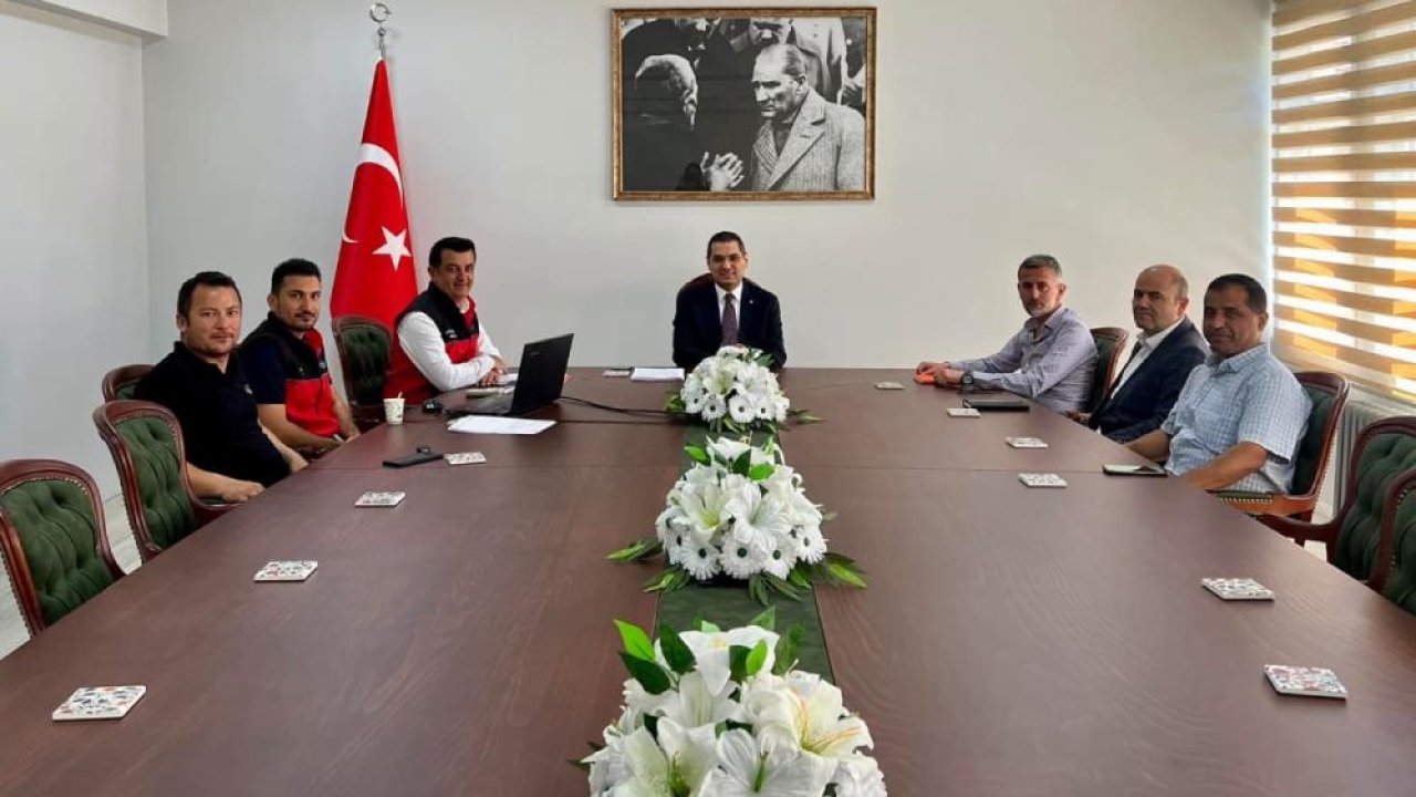 Konya'daki ilçede dolu ve don zararlarının tespiti için toplandılar