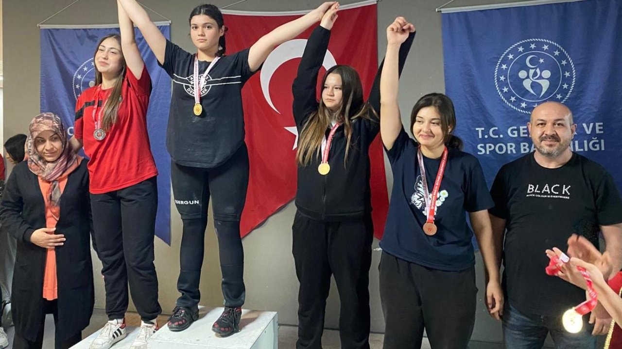 Karatay halter takımından önemli dereceler