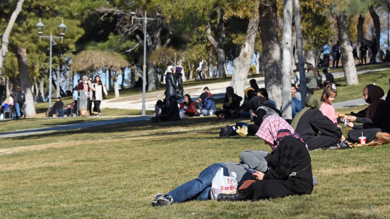 Konya'da 25 Mayıs 2025 Pazar Günü Hava Durumu: Parçalı Bulutlu ve Sıcak Bir Gün Bekleniyor