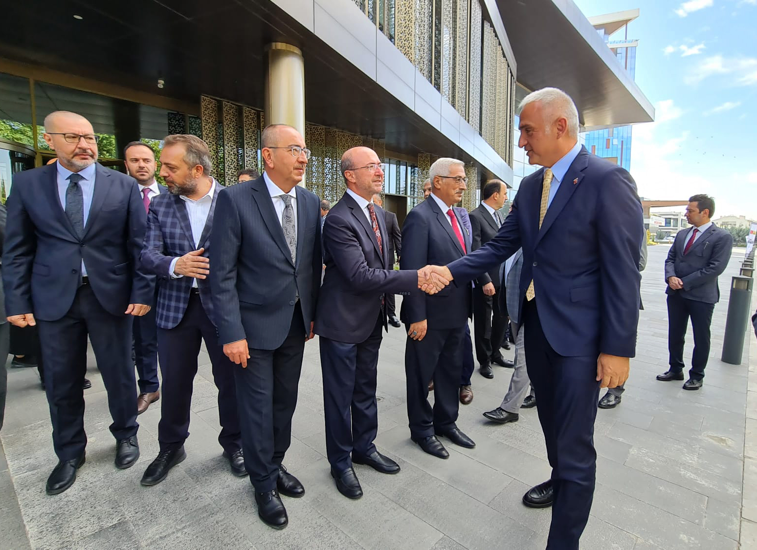 Başkan Pekyatırmacı’dan  Bakan Ersoy’a Eser Takdimi