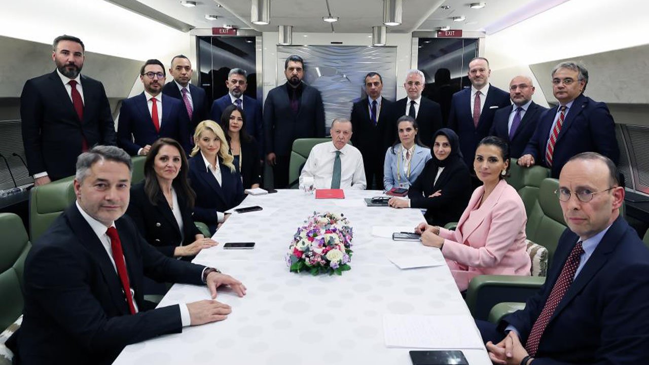 Cumhurbaşkanı Erdoğan'dan gazetecilere adaylık açıklaması