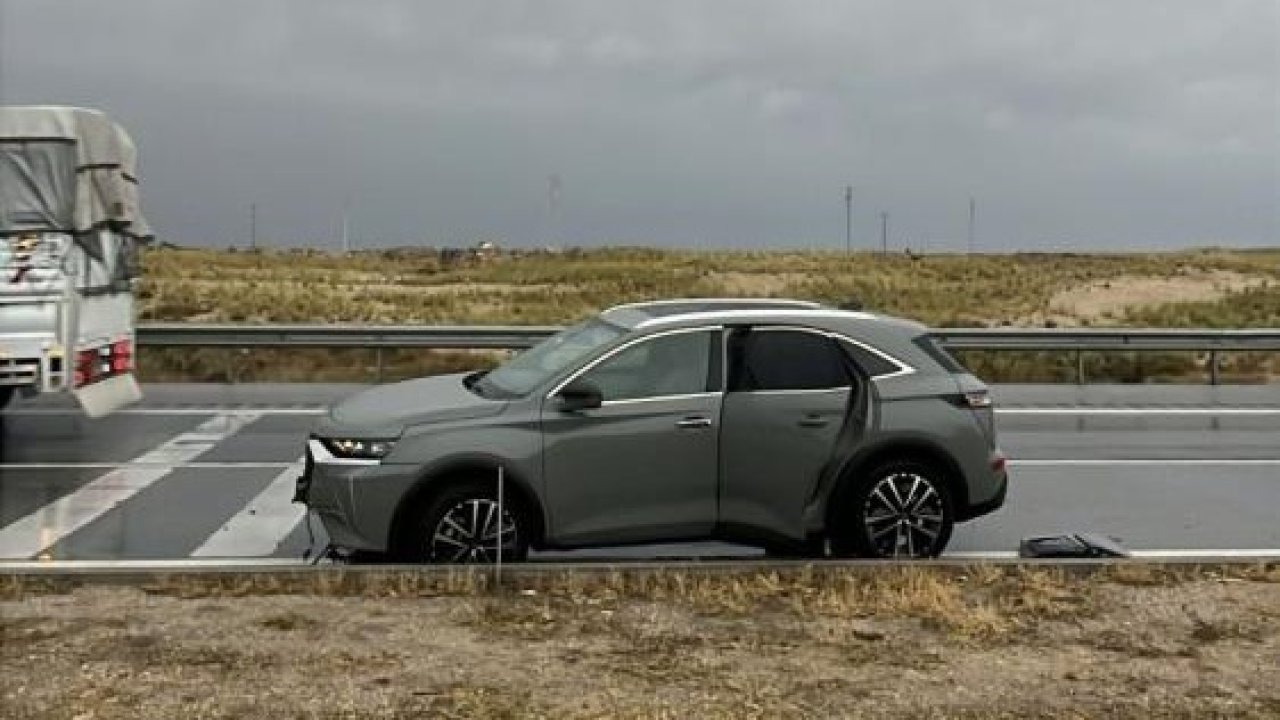 Konya'da otomobil refüje çarptı: 1 yaralı