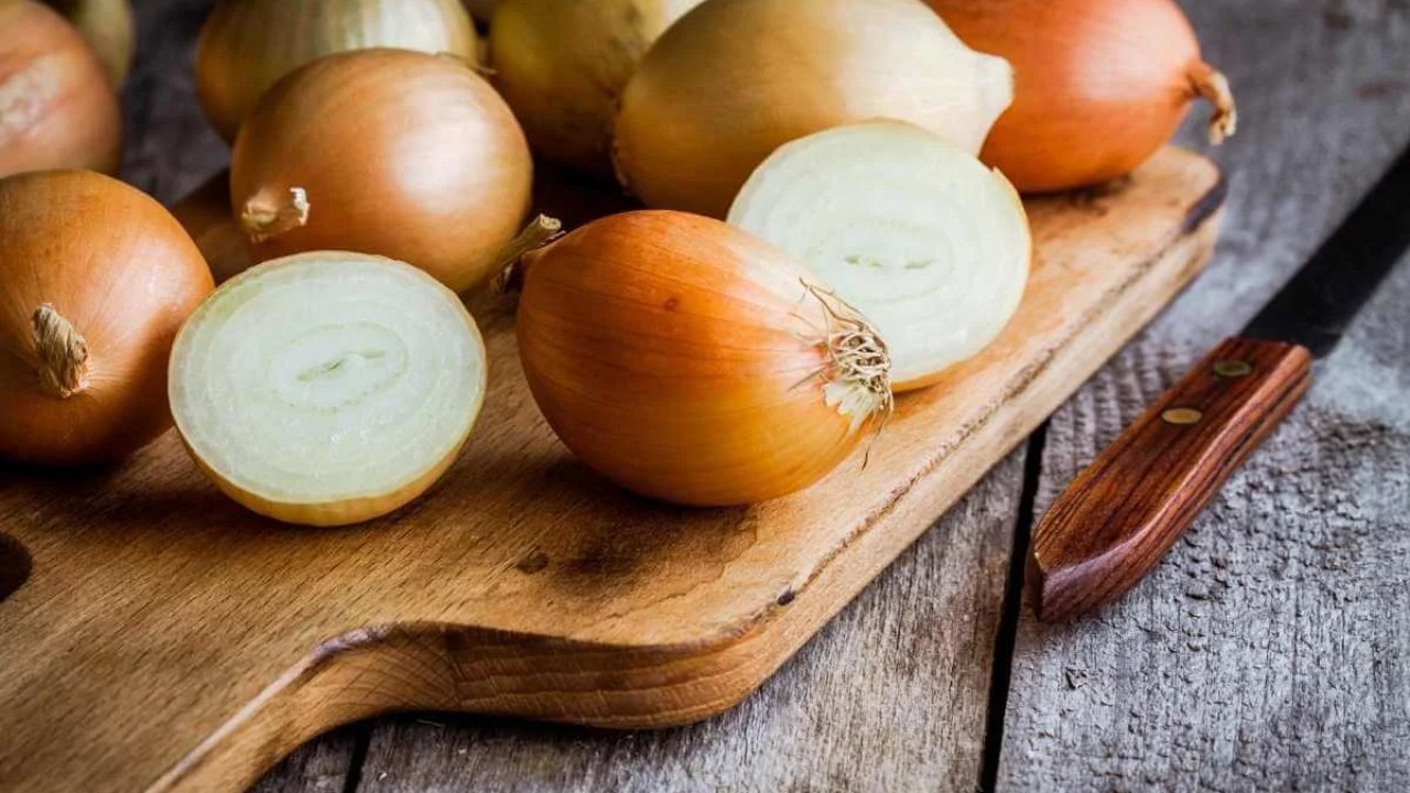 Soğan hakkında bilmedikleriniz: Her gün yediğiniz bu sebze aslında bir doğal şifa kaynağı mı?