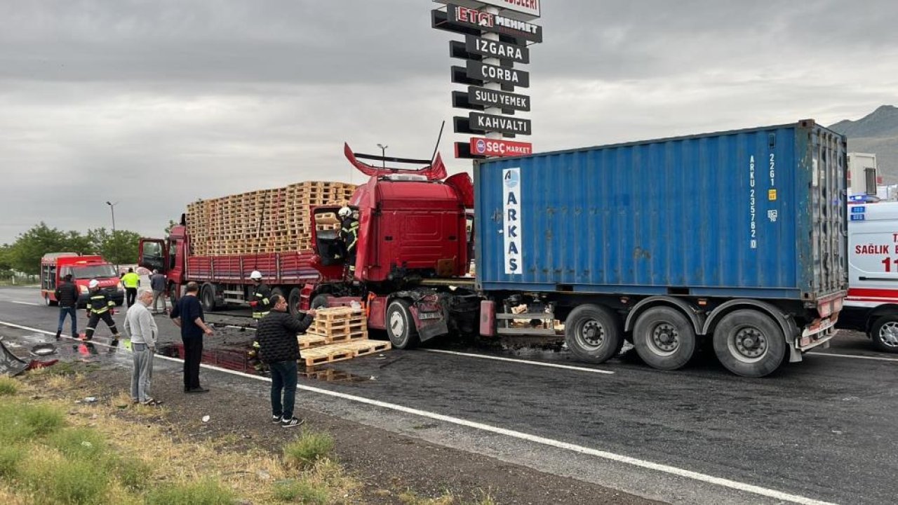 Konya'da tır duraklayan tıra arkadan çarptı: 1 yaralı