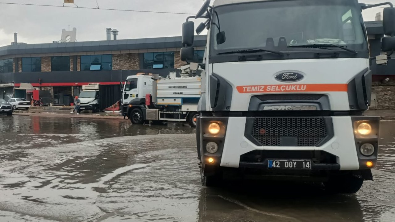 Konya’da ani sağanak yağış etkili oldu: m²’ye 40 kilogram yağış düştü!