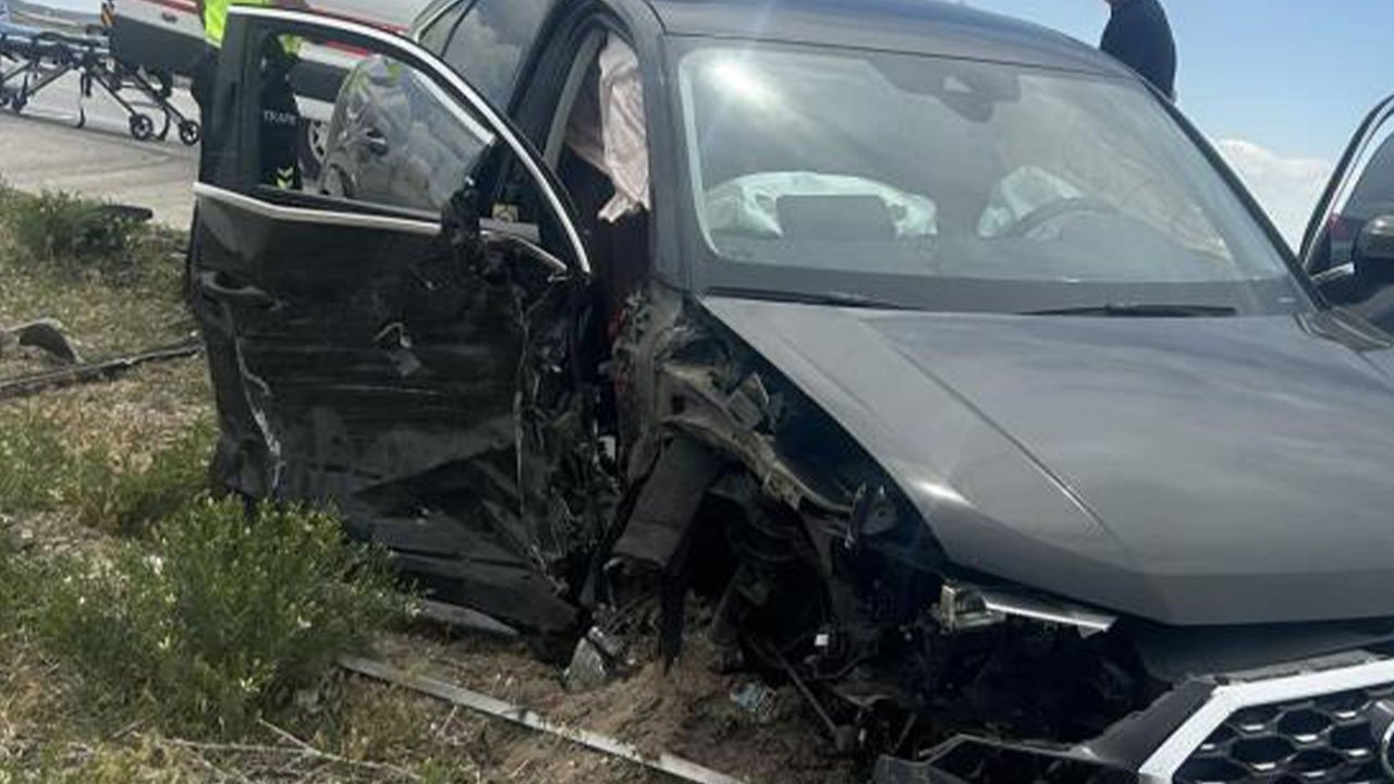 Konya'da kaza! Otomobil kamyona çarptı: 2 yaralı