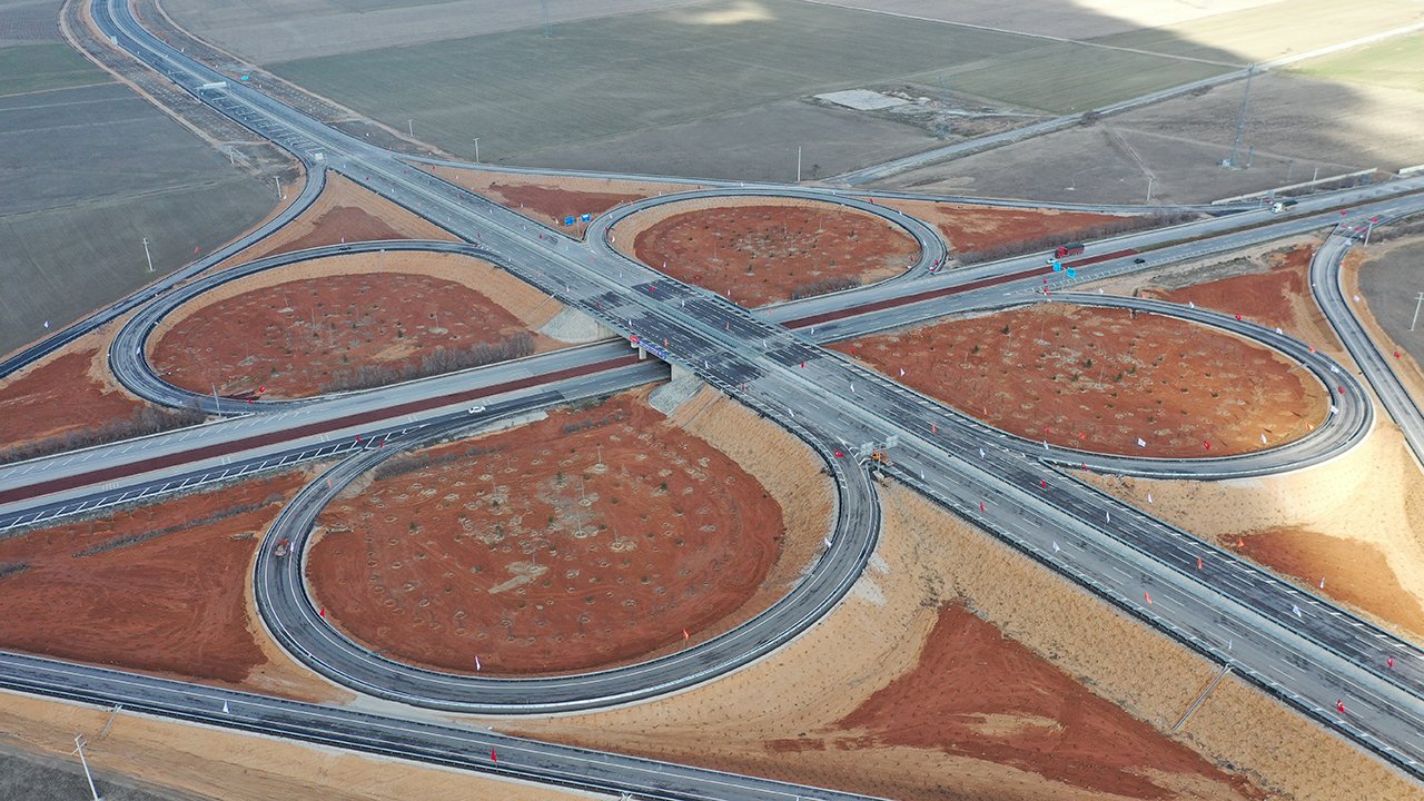 Konya dahil birçok noktada trafik düzenlemeleri yapıldı