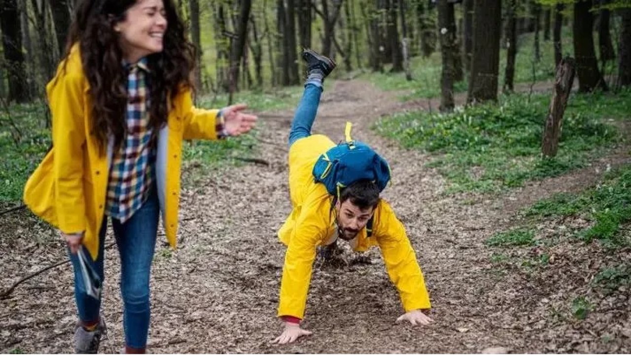 Düşen insanlara neden güleriz? Bilimin ve psikolojinin cevabı şaşırtabilir!