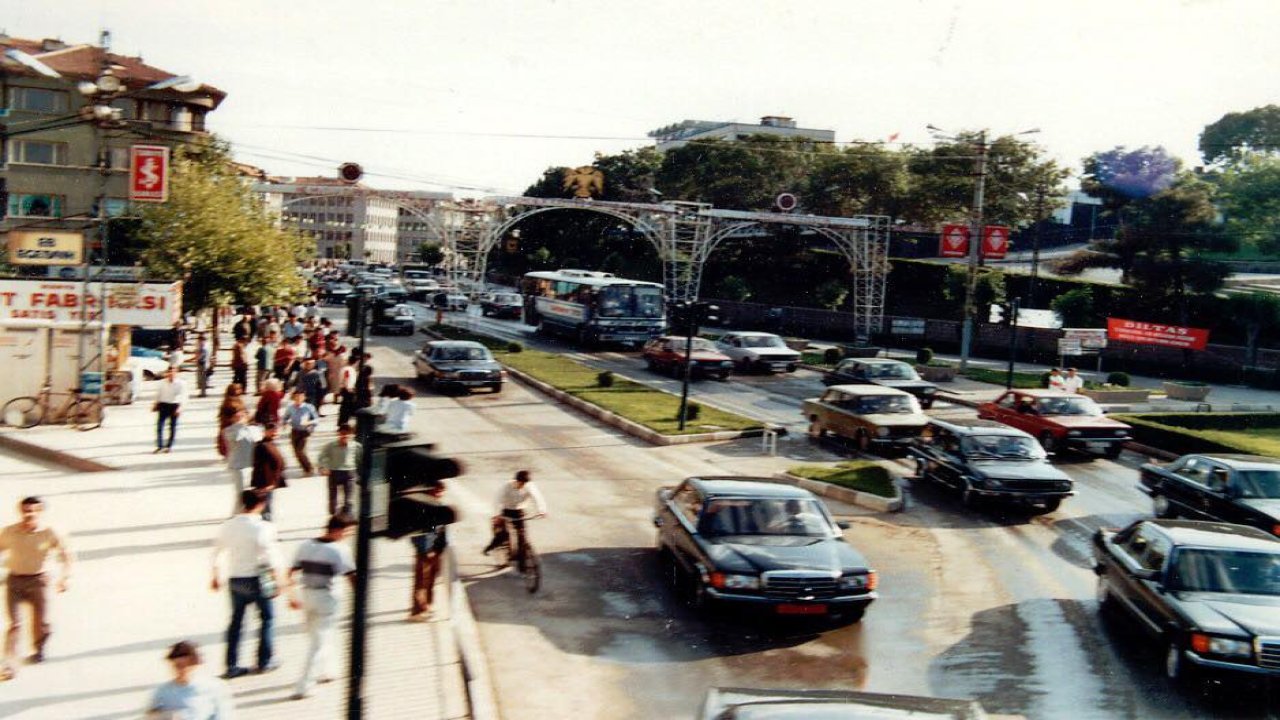 Eski Konya'nın kalbinden bir kare: 1980'lerin şehir yaşamına yolculuk