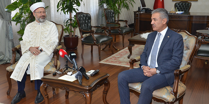 Diyanet İşleri Başkanı Erbaş, Karaman'da ziyaretlerde bulundu: