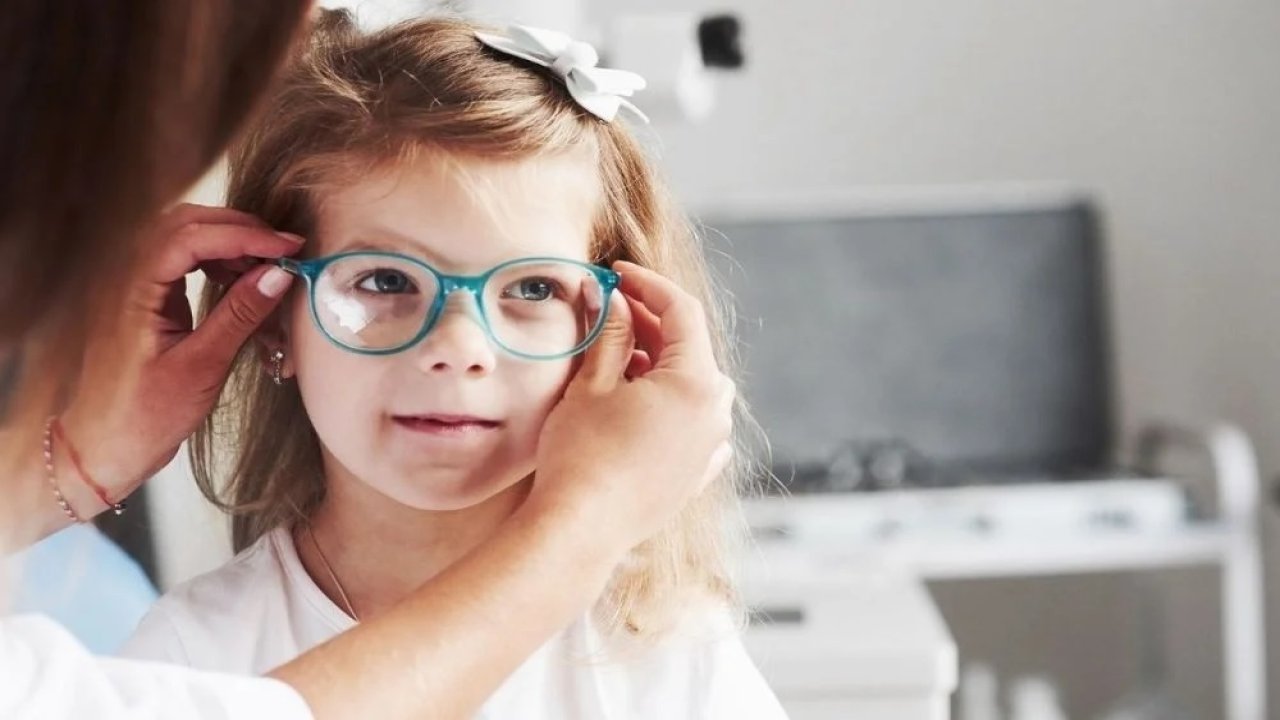 Çocuklarda miyop artıyor: Ekranlar mı, genetik mi sorumlu?