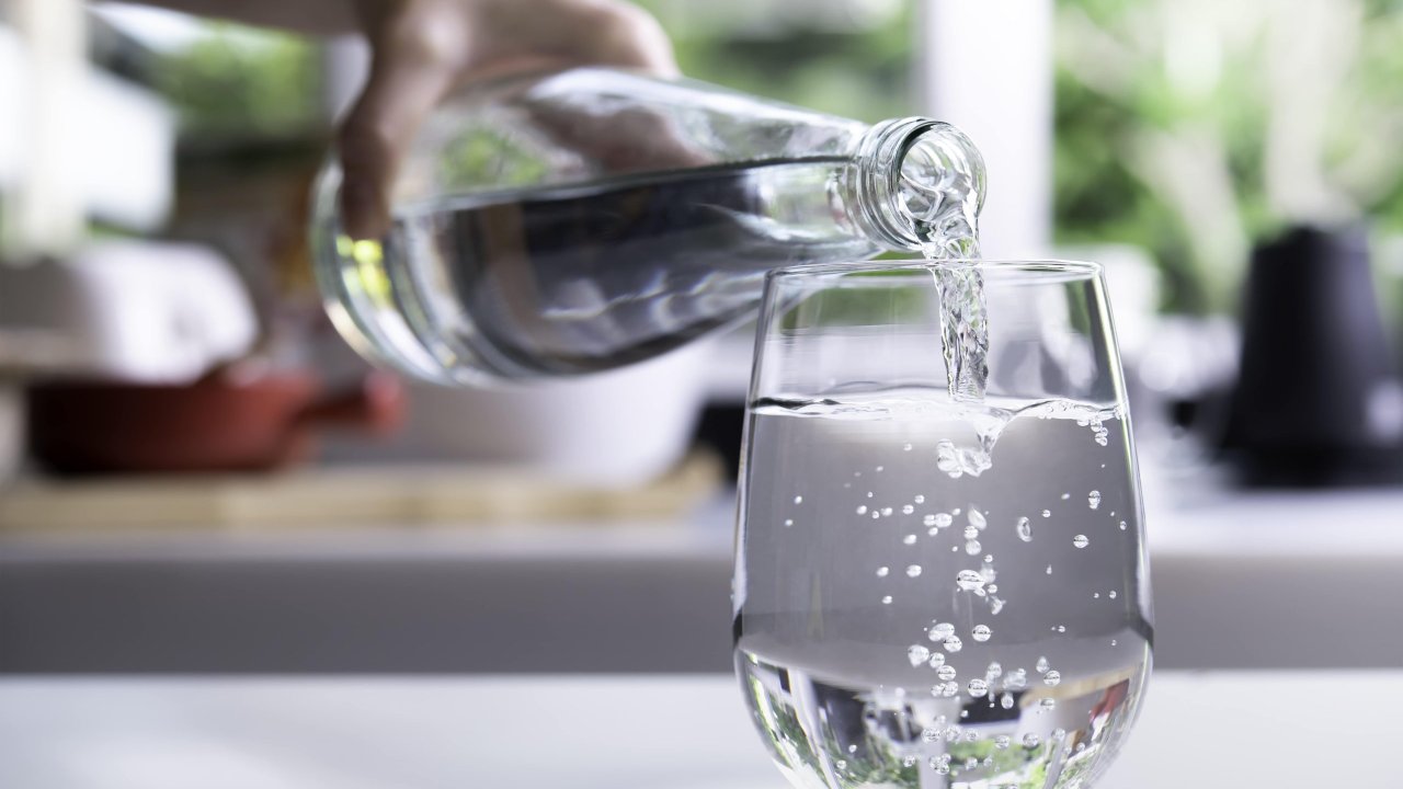 Vücudun susuz kaldığını nasıl anlarsınız? Kaybedilen sıvıyı geri kazanmanın en etkili yolu: Su