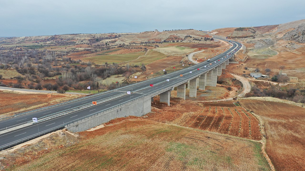 Karayollarında son durum: 10 bölgede yol çalışmaları devam ediyor