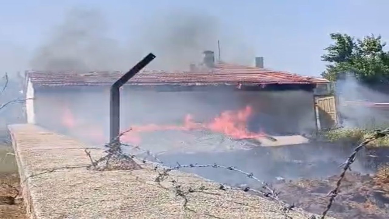 Konya'da samanlıkta yangın çıktı: İtfaiye ekipleri söndürdü