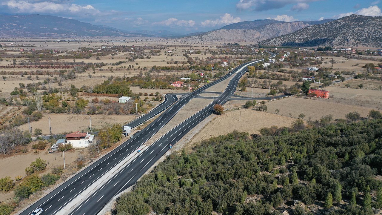 Türkiye genelinde karayollarında yol çalışmaları devam ediyor: Sürücüler alternatif güzergâhlara dikkat!