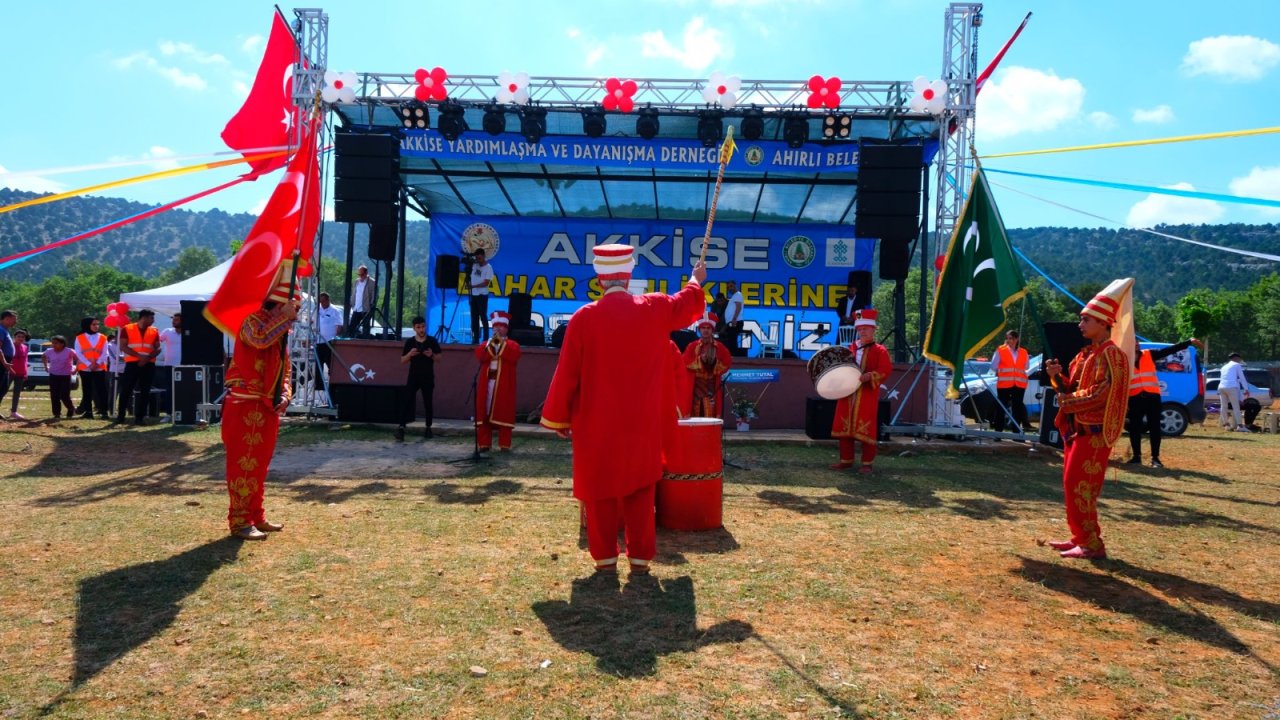 Akkise'de bahar şenlikleri başladı