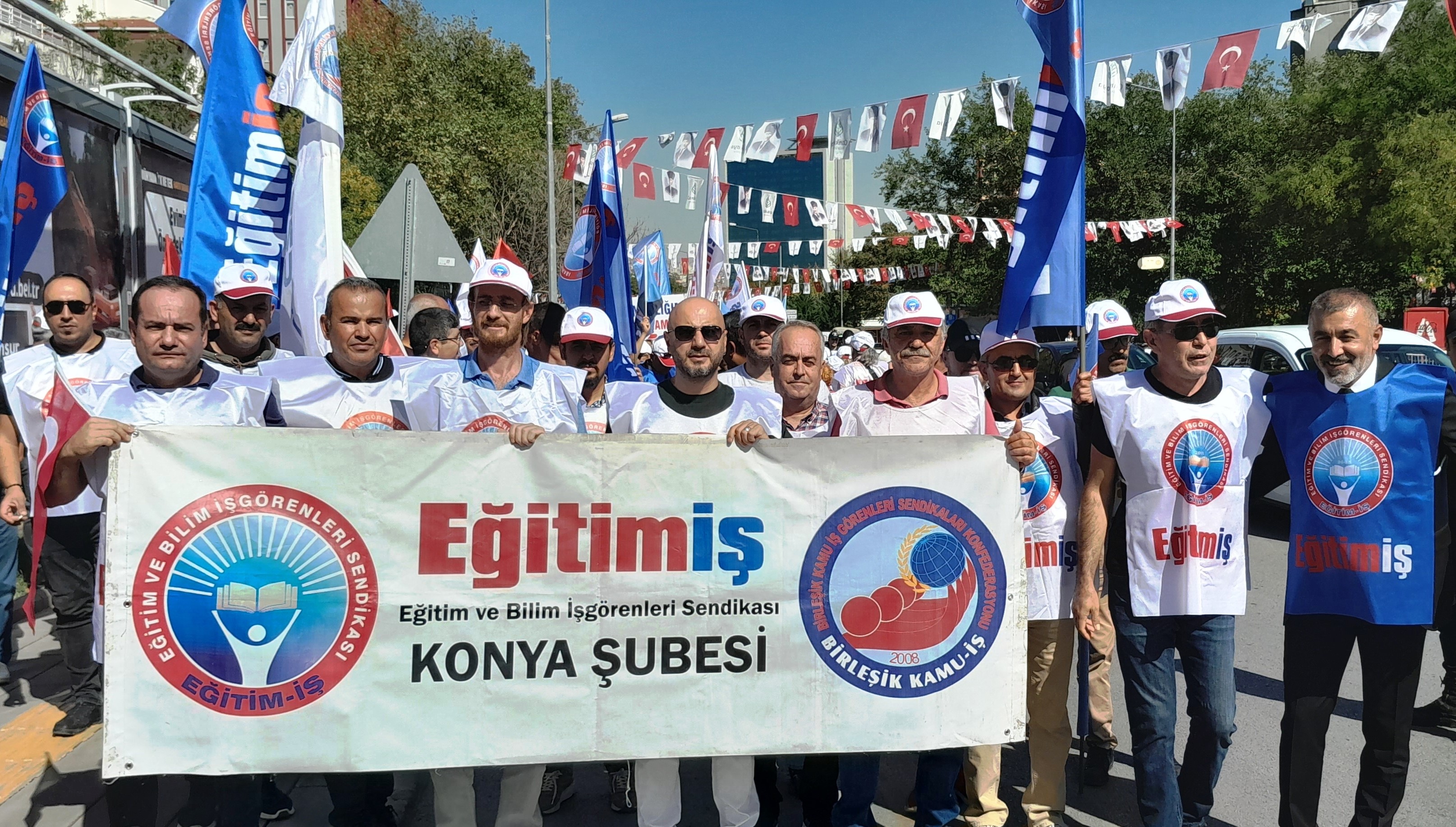 Binlerce öğretmen, Öğretmenlik Meslek Kanunu’nun geri çekilmesini istiyor