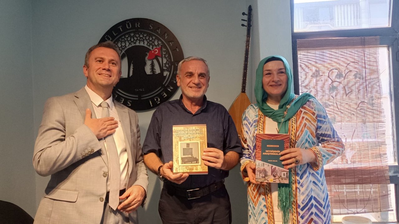 Tarihçi Ercan Arslan Selçukya'da okurlarıyla buluştu