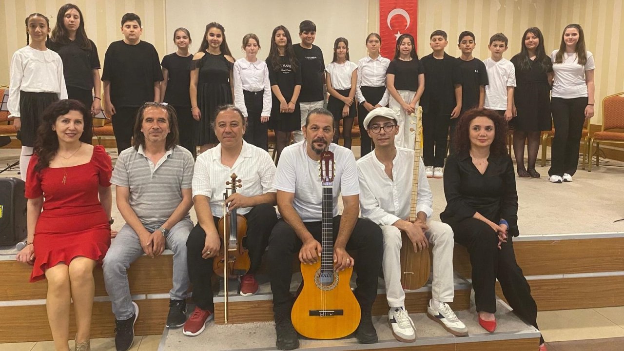 "Şarkılı Bir Şiirdir Yaşamak"a izleyicilerden tam not