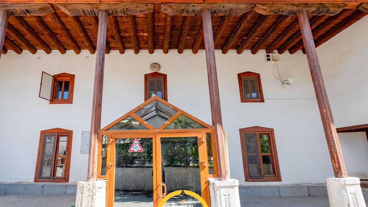 800 yıllık miras: Akkise Büyük Cami, Ahırlı’nın tarihine ışık tutuyor!