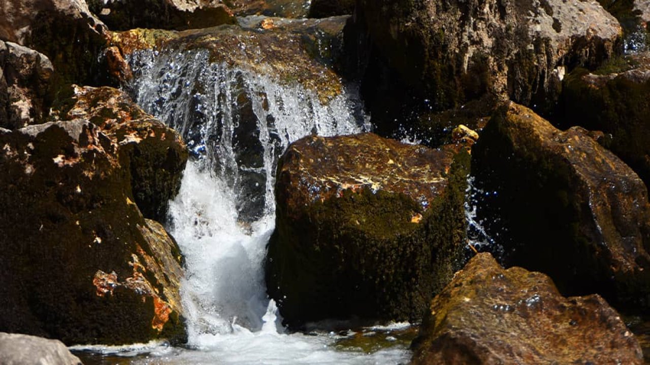 Derebucak’ta saklı cennet: Düden Şelalesi baharla coştu, Gembos’a bereket taşıdı!