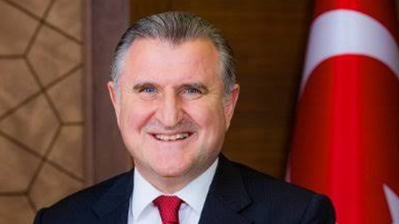 Gençlik ve Spor Bakanı Osman Aşkın Bak Down Futsal Milli Takımı’nı tebrik etti