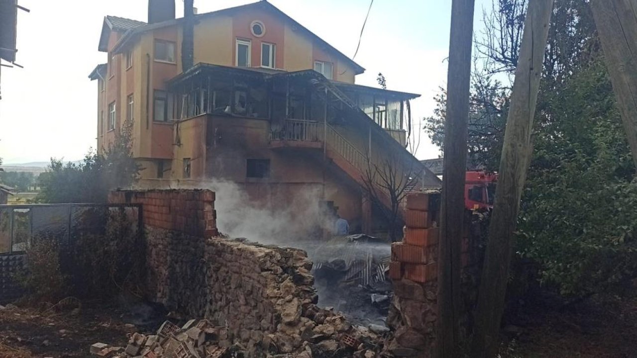 Temizlik ateşi yangına döndü! Komşusunun evini yaktı!