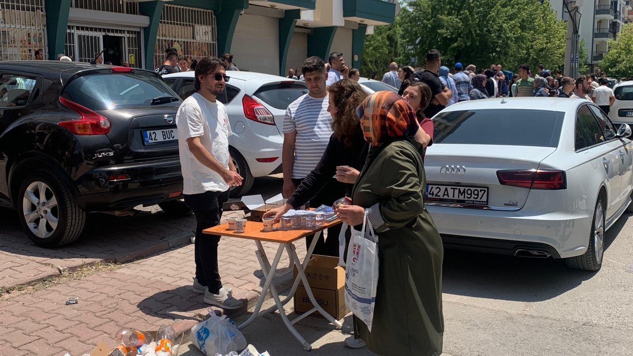Konya'da YKS’ye giren öğrenci ve ailelerine ikram dağıtıldı!
