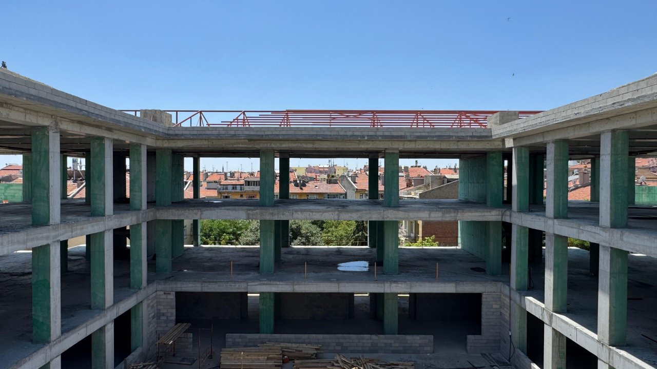 Yenilenen Konya İmam Hatip hızla tamamlanıyor!